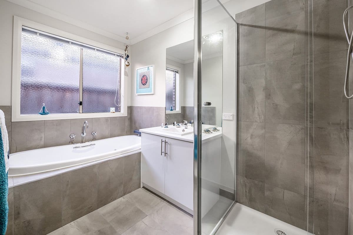 12 Hogan Street, Cranbourne East VIC 3977, Cranbourne East - Thumbnail 5