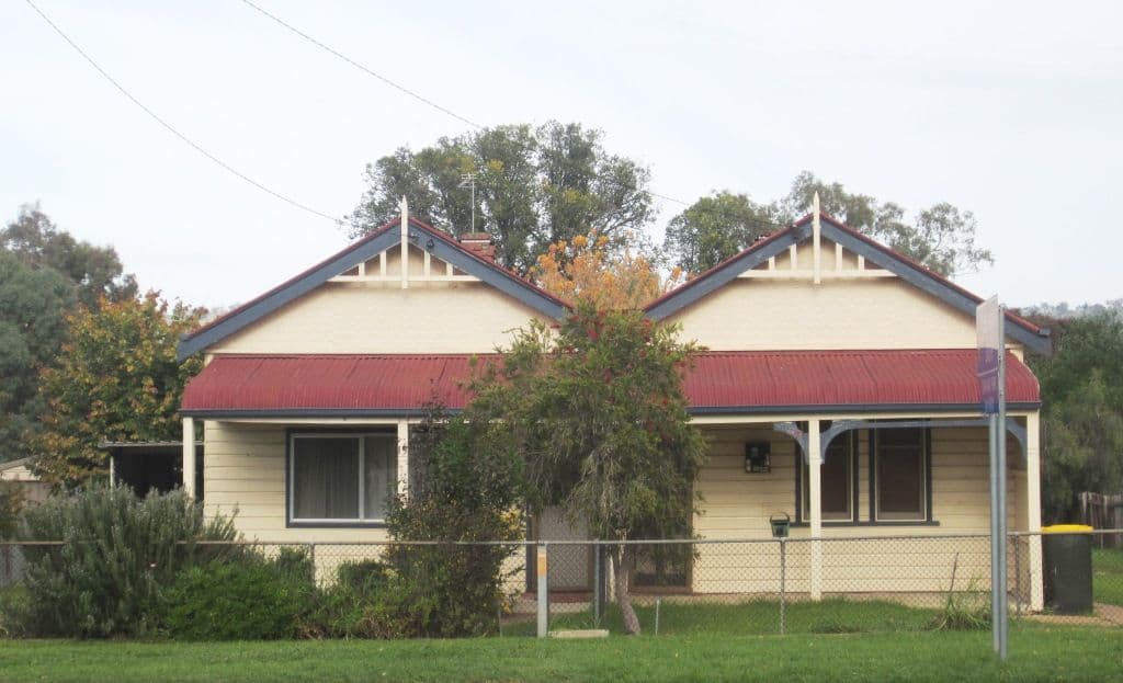 15 Gundagai Road, COOTAMUNDRA NSW 2590, Cootamundra - Image 1