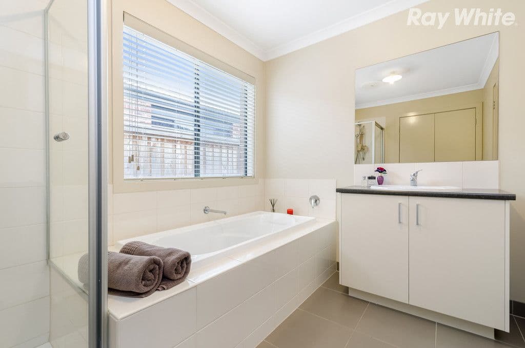 22 Cemetine Terrace, Cranbourne VIC 3977, Cranbourne - Thumbnail 6