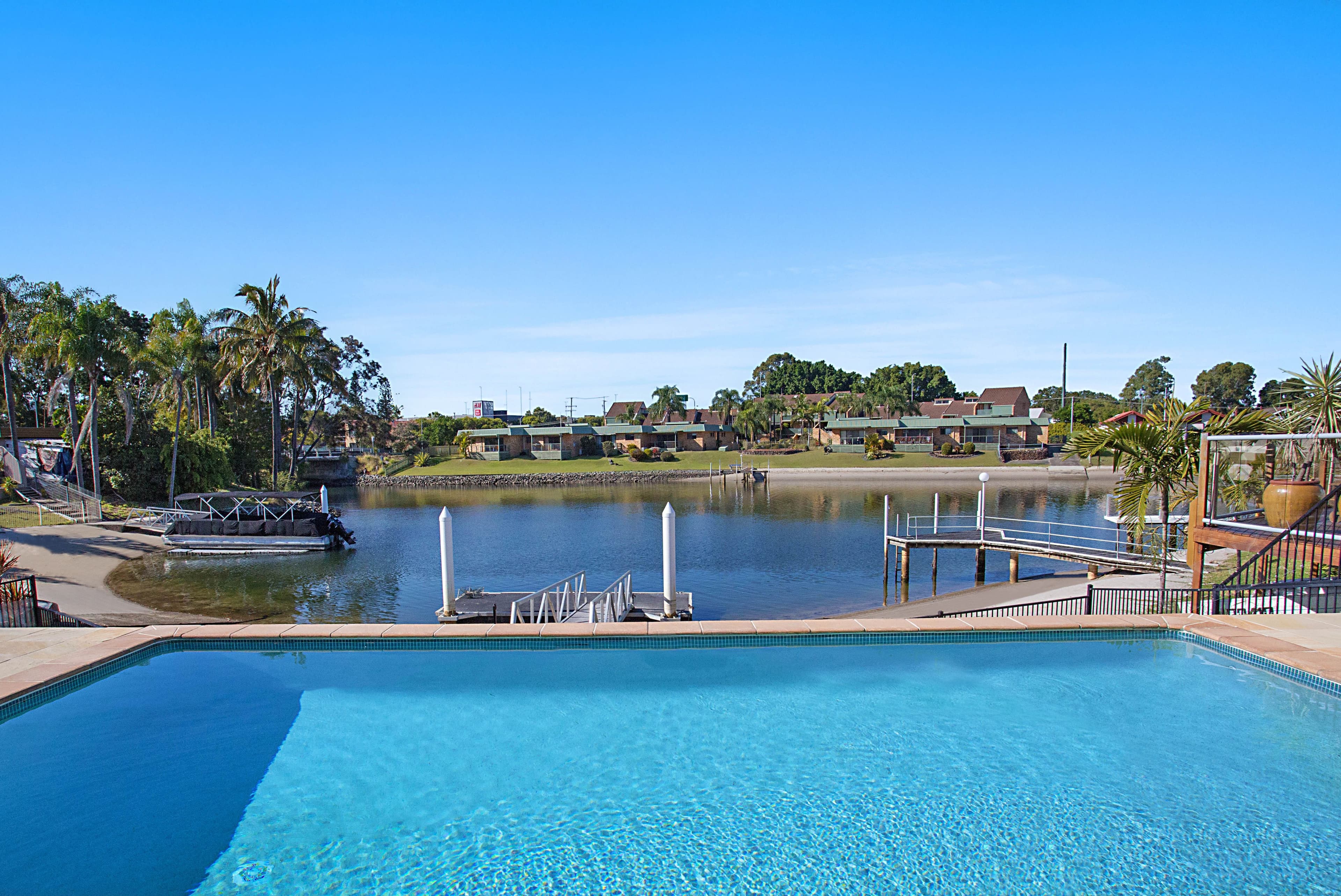 8 Helen Court, Broadbeach Waters QLD 4218, Broadbeach Waters - Thumbnail 2