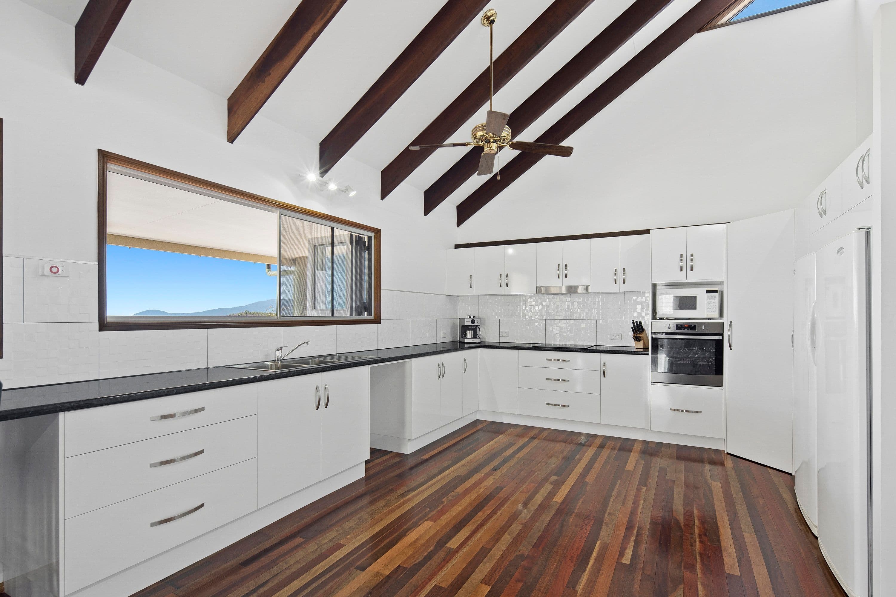 17 Roseric Crescent, Hideaway Bay QLD 4800, Hideaway Bay - Thumbnail 5