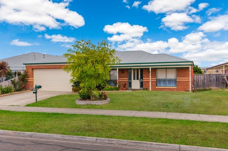 32 Paratone Crescent, St Albans Park VIC 3219, St Albans Park - Image 1