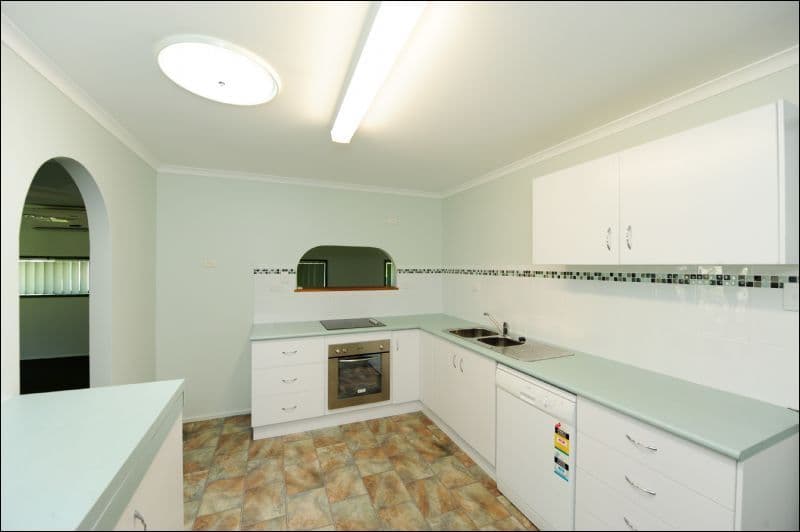 40 Beak Street, NEW AUCKLAND QLD 4680, New Auckland - Thumbnail 2