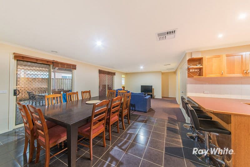 8 Broadleaf Way, Cranbourne VIC 3977, Cranbourne - Thumbnail 4