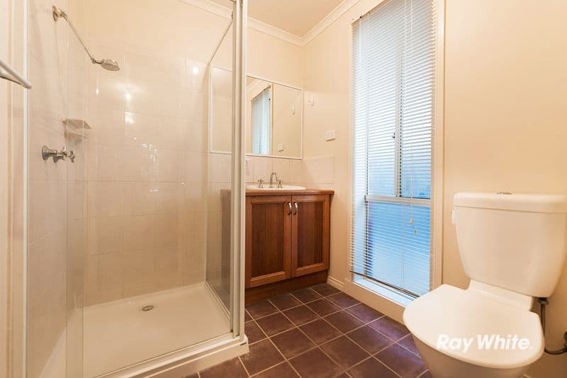 8 Broadleaf Way, Cranbourne VIC 3977, Cranbourne - Thumbnail 8