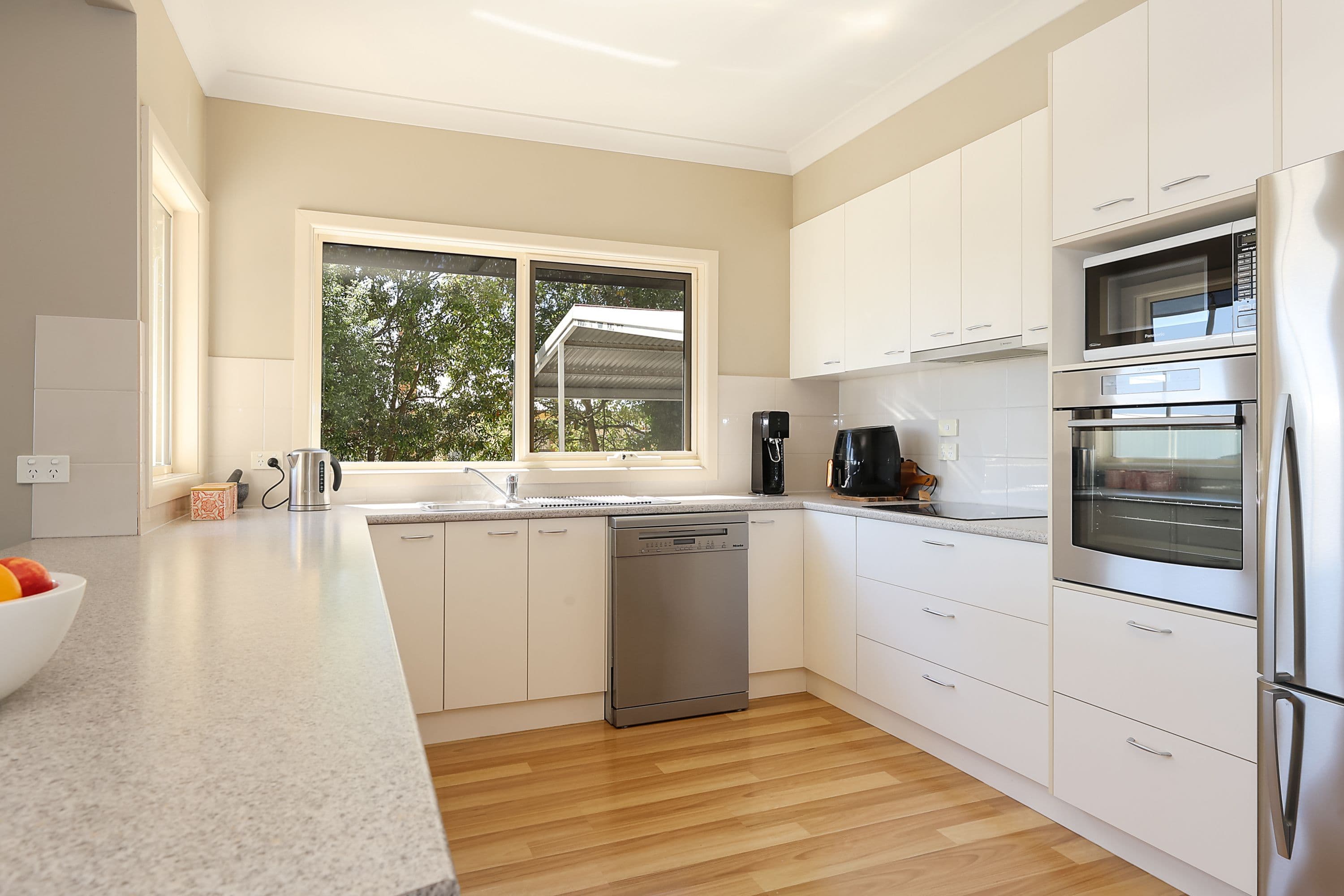 30 Henderson Street, Camperdown VIC 3260, Camperdown - Thumbnail 3