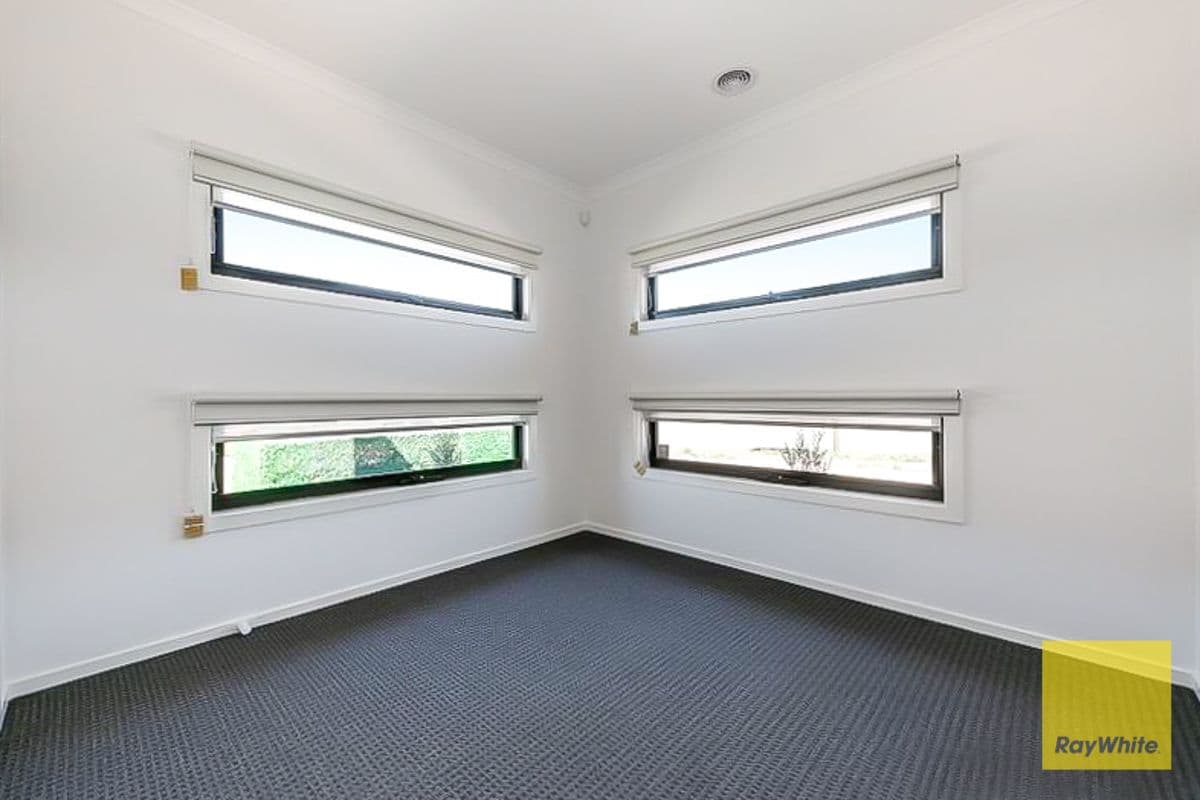 18 O'Brien Parade, Pakenham VIC 3810, Pakenham - Thumbnail 6