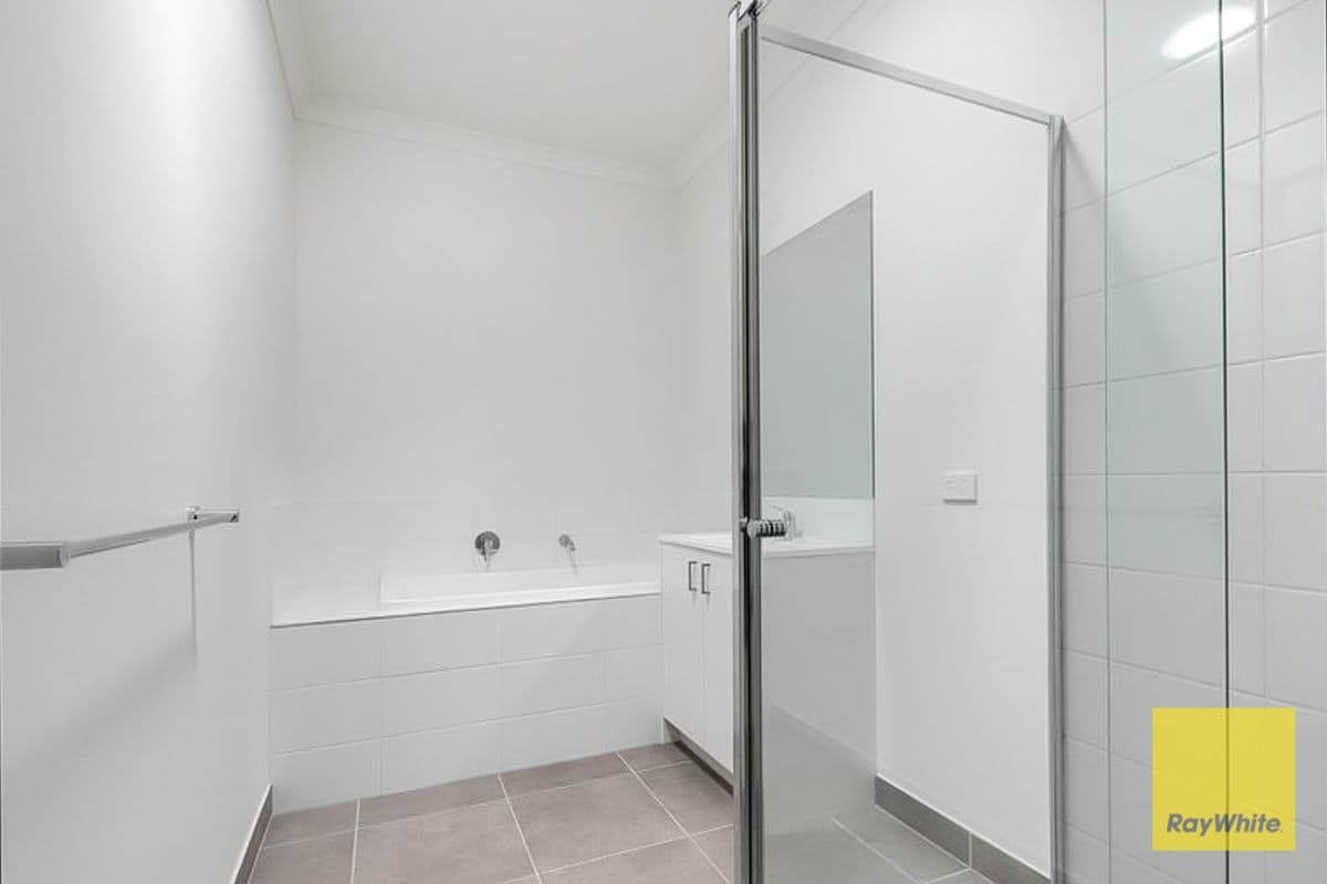 18 O'Brien Parade, Pakenham VIC 3810, Pakenham - Thumbnail 7