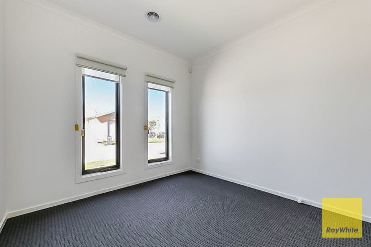 18 O'Brien Parade, Pakenham VIC 3810, Pakenham - Thumbnail 8