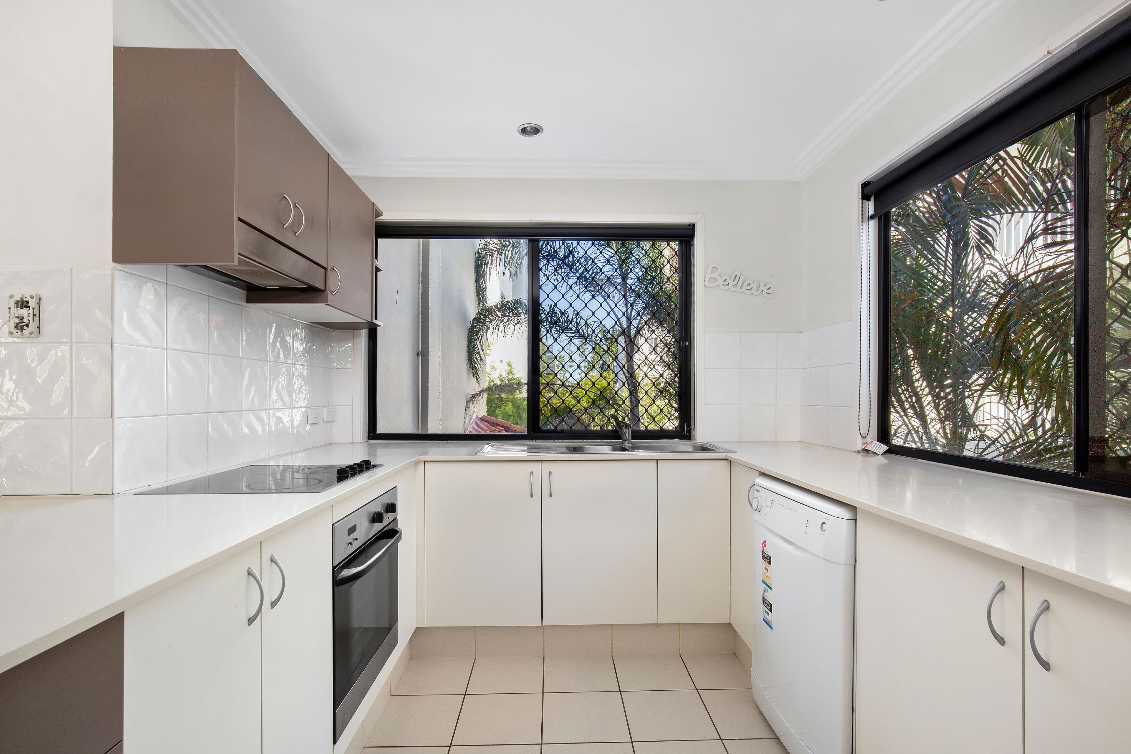 37 Brighton Street, Biggera Waters QLD 4216, Biggera Waters - Thumbnail 2