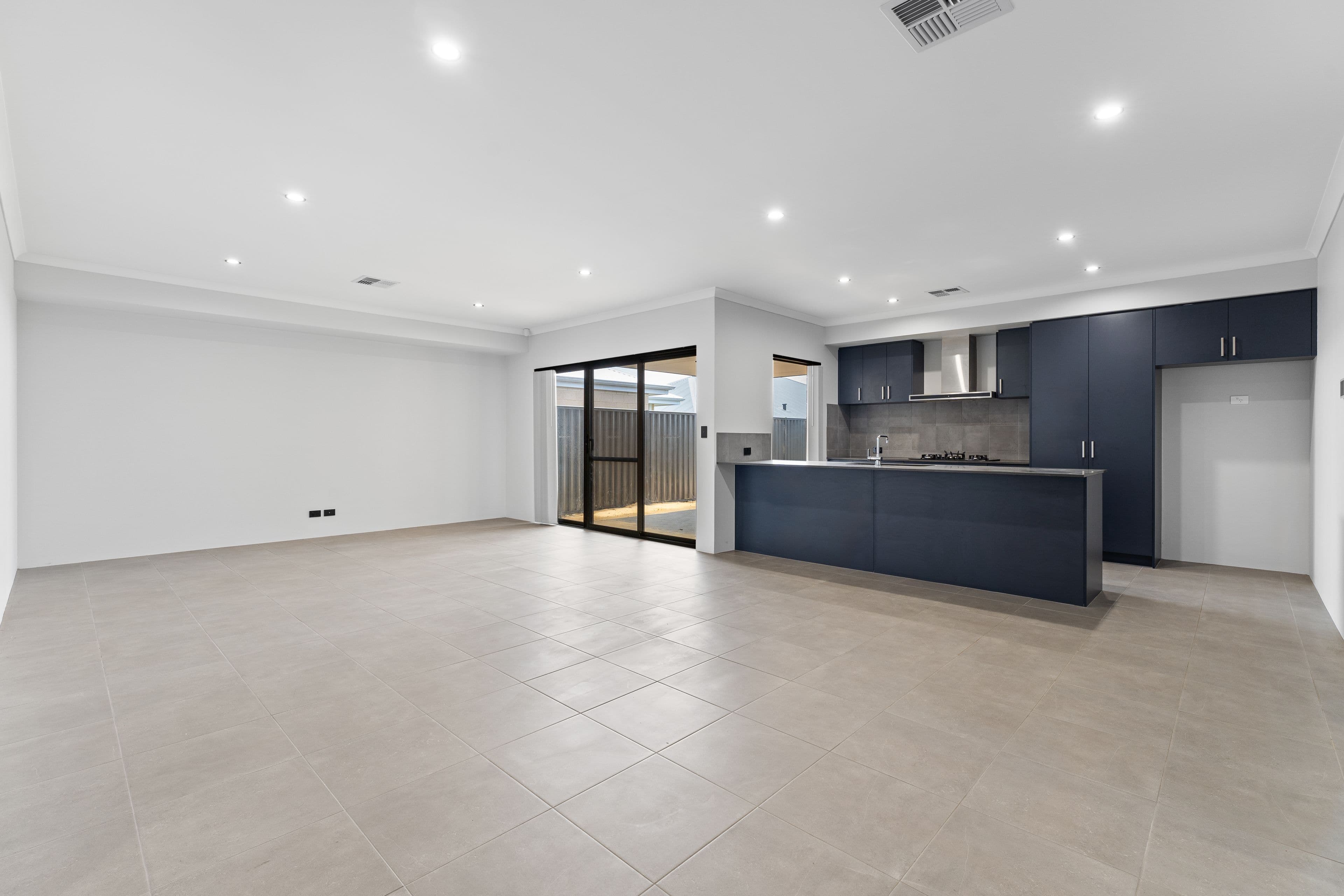 8 Nordend Road, Lakelands WA 6180, Lakelands - Thumbnail 7