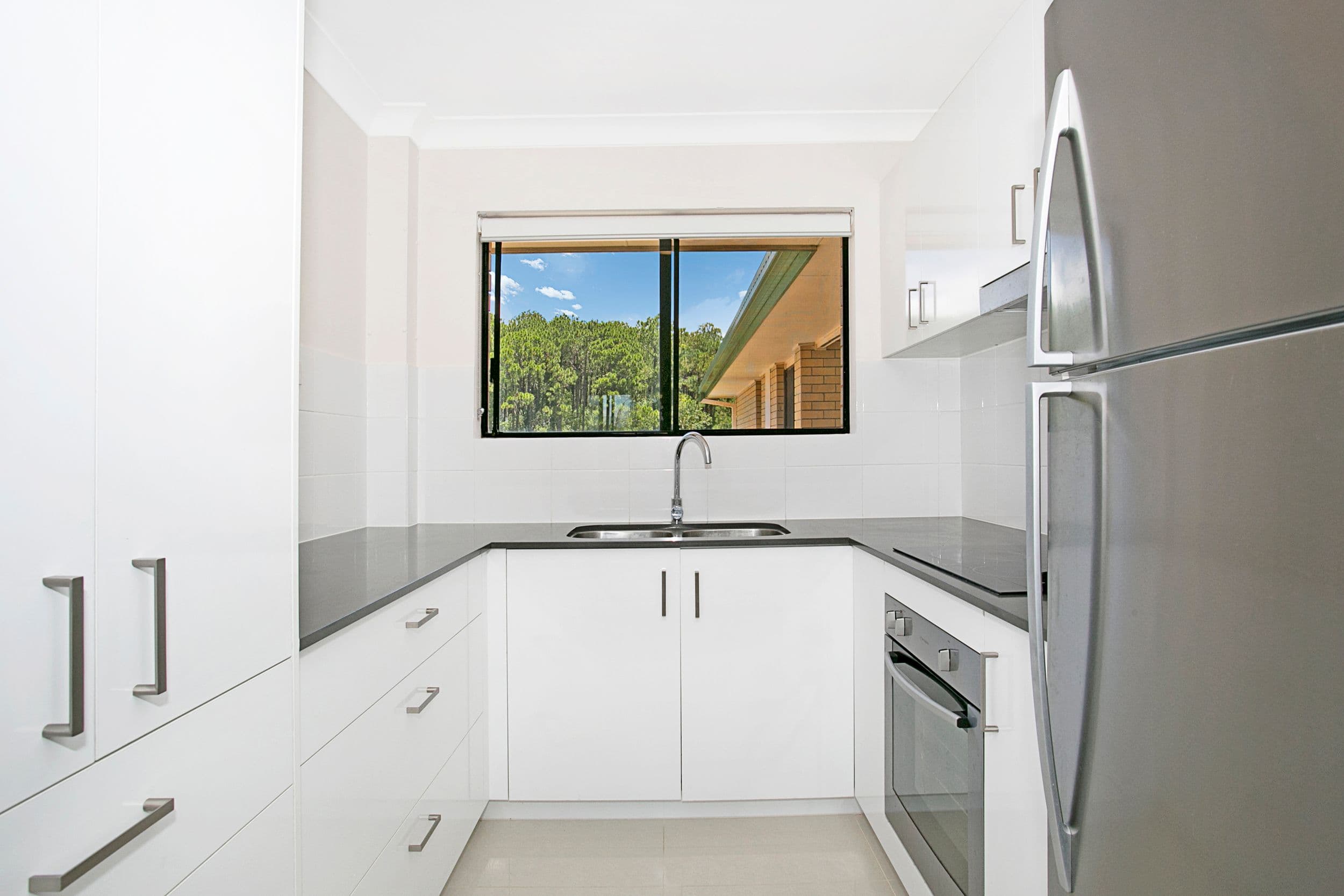 5 'Chablis Court' 54 Oceanic Drive, MERMAID WATERS QLD 4218, Mermaid Waters - Thumbnail 4