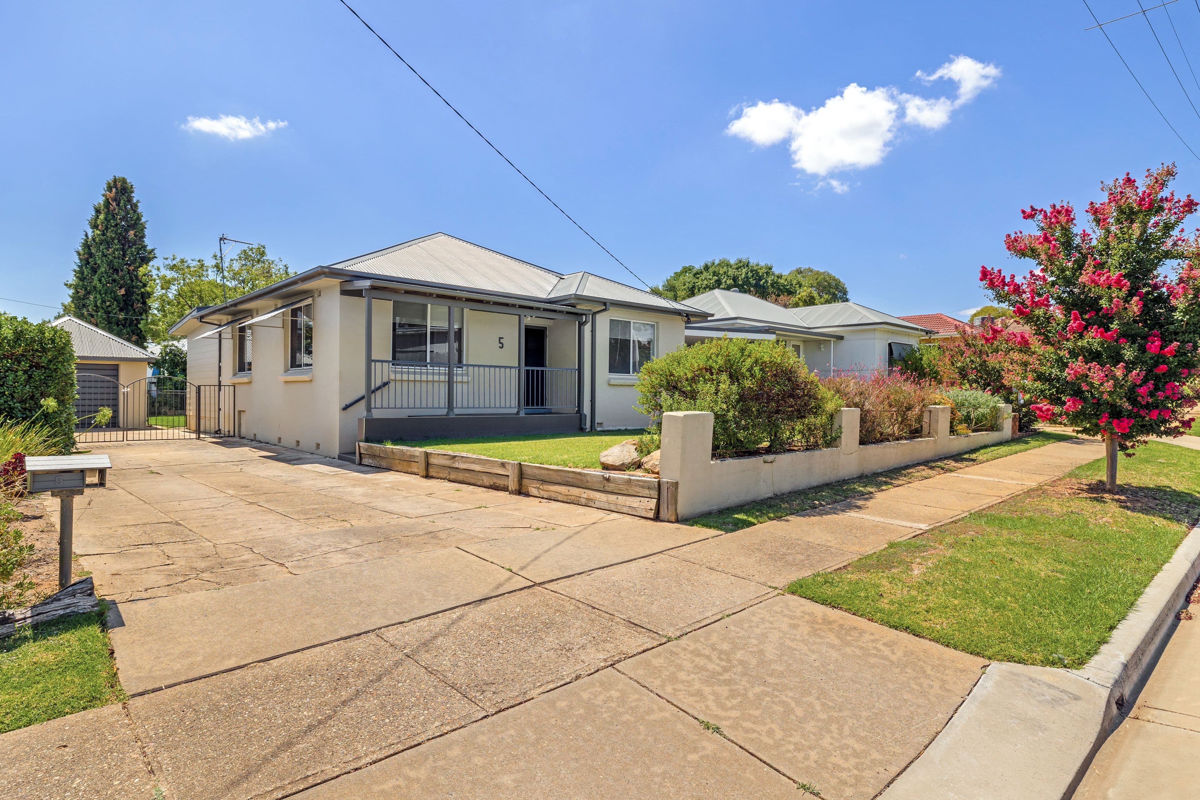 5 Ceduna Street, Mount Austin NSW 2650, Mount Austin - Image 1