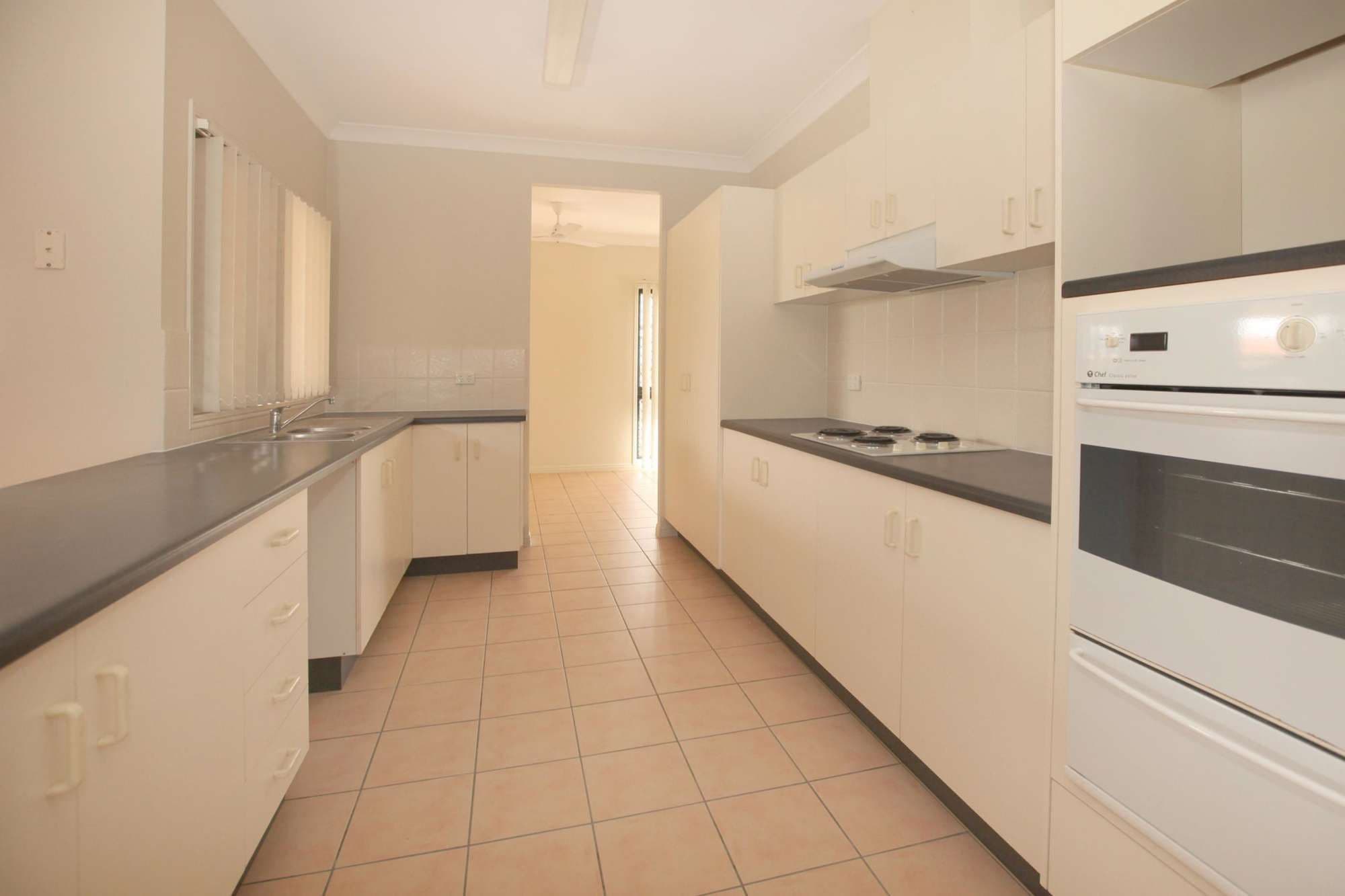 11 Emmet Court, ANNANDALE QLD 4814, Annandale - Thumbnail 2