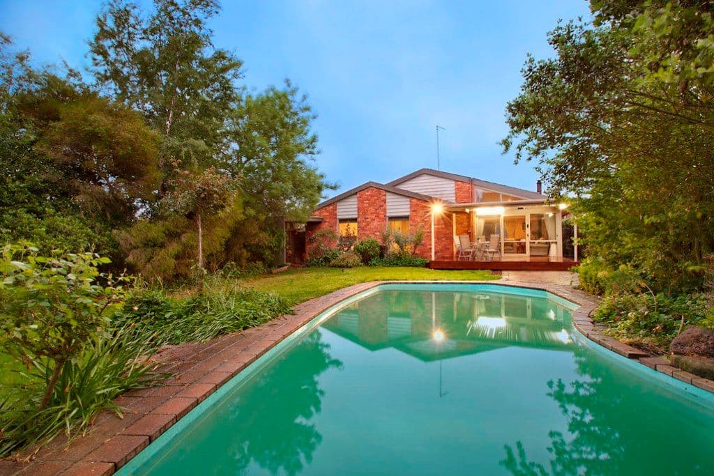 12 Lake Street, LAKE WENDOUREE VIC 3350, Lake Wendouree - Thumbnail 2