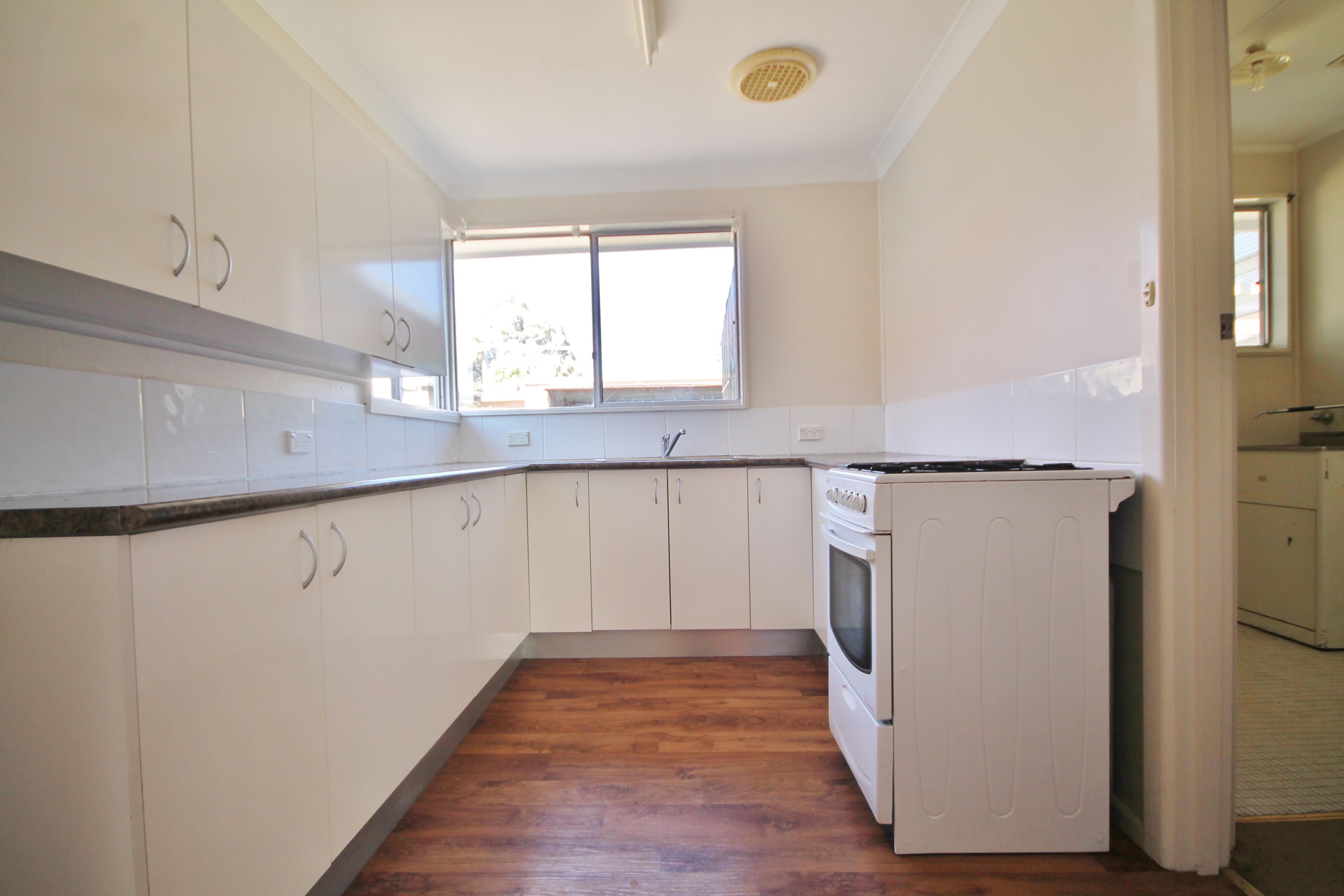 4 Spring Street, Young - Thumbnail 3