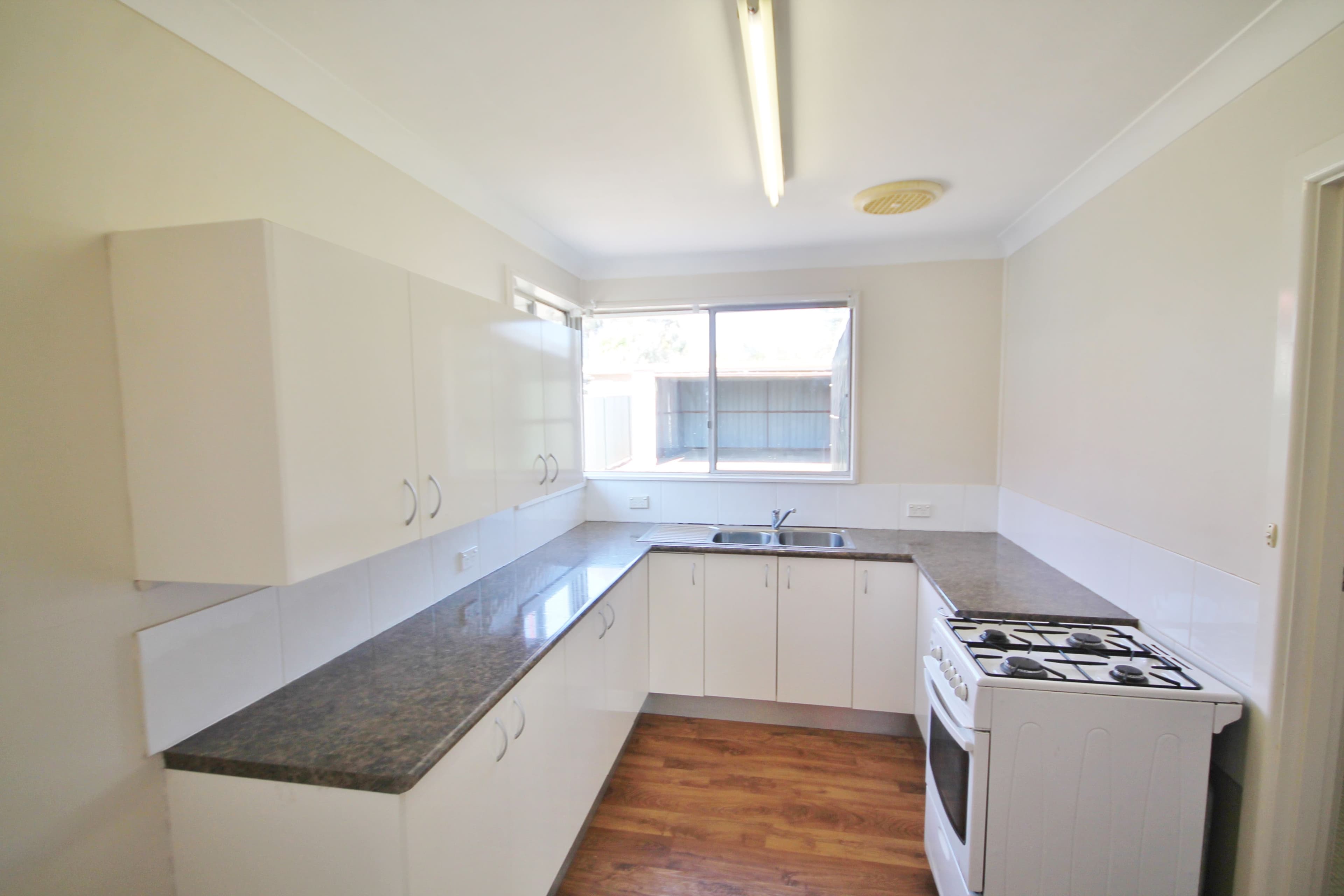 4 Spring Street, Young - Thumbnail 4
