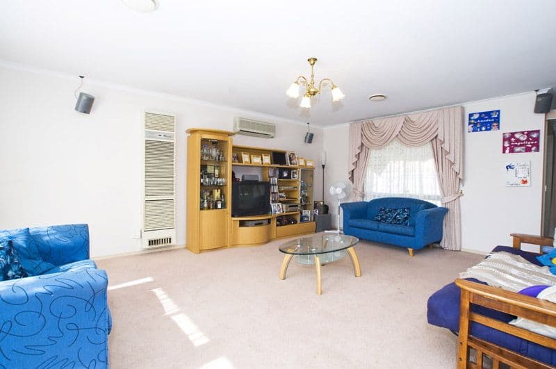 10 Warren Close, MILL PARK VIC 3082, Mill Park - Thumbnail 3