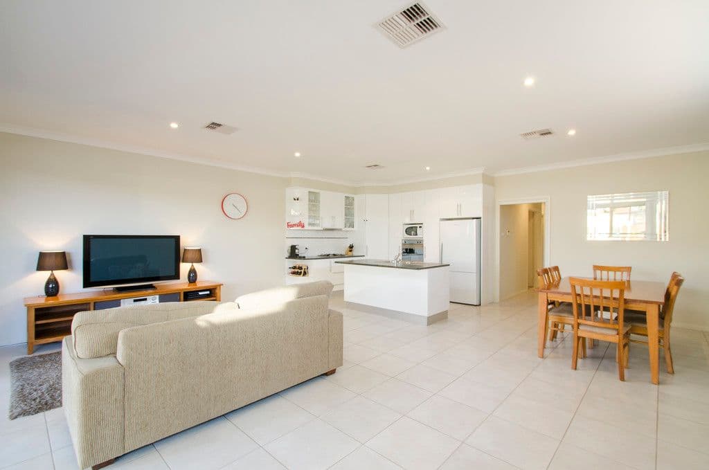 15 Dalkeith Avenue, DOVER GARDENS SA 5048, Dover Gardens - Thumbnail 2