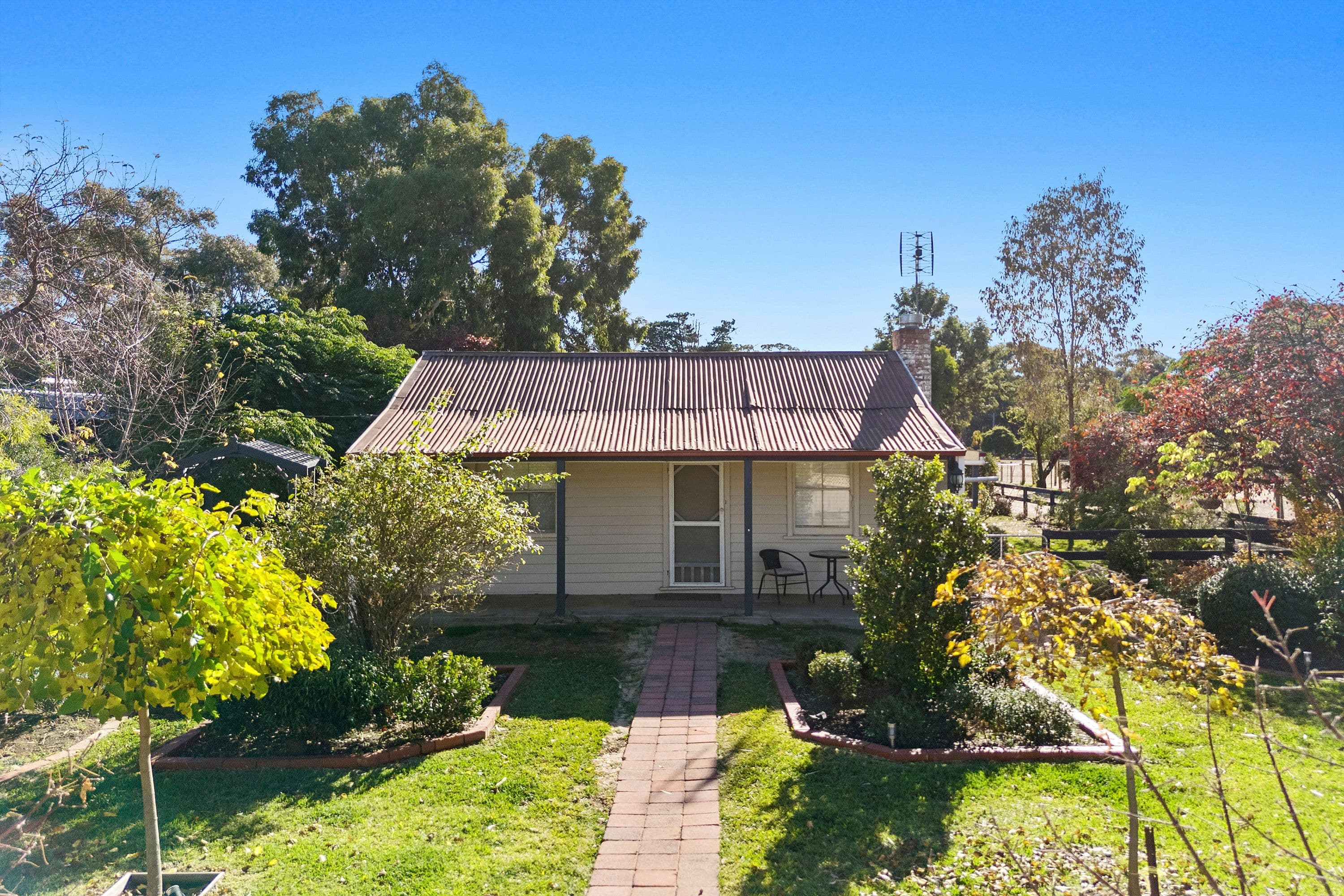 63 Golf Course Road, Ascot VIC 3551, Ascot - Thumbnail 2