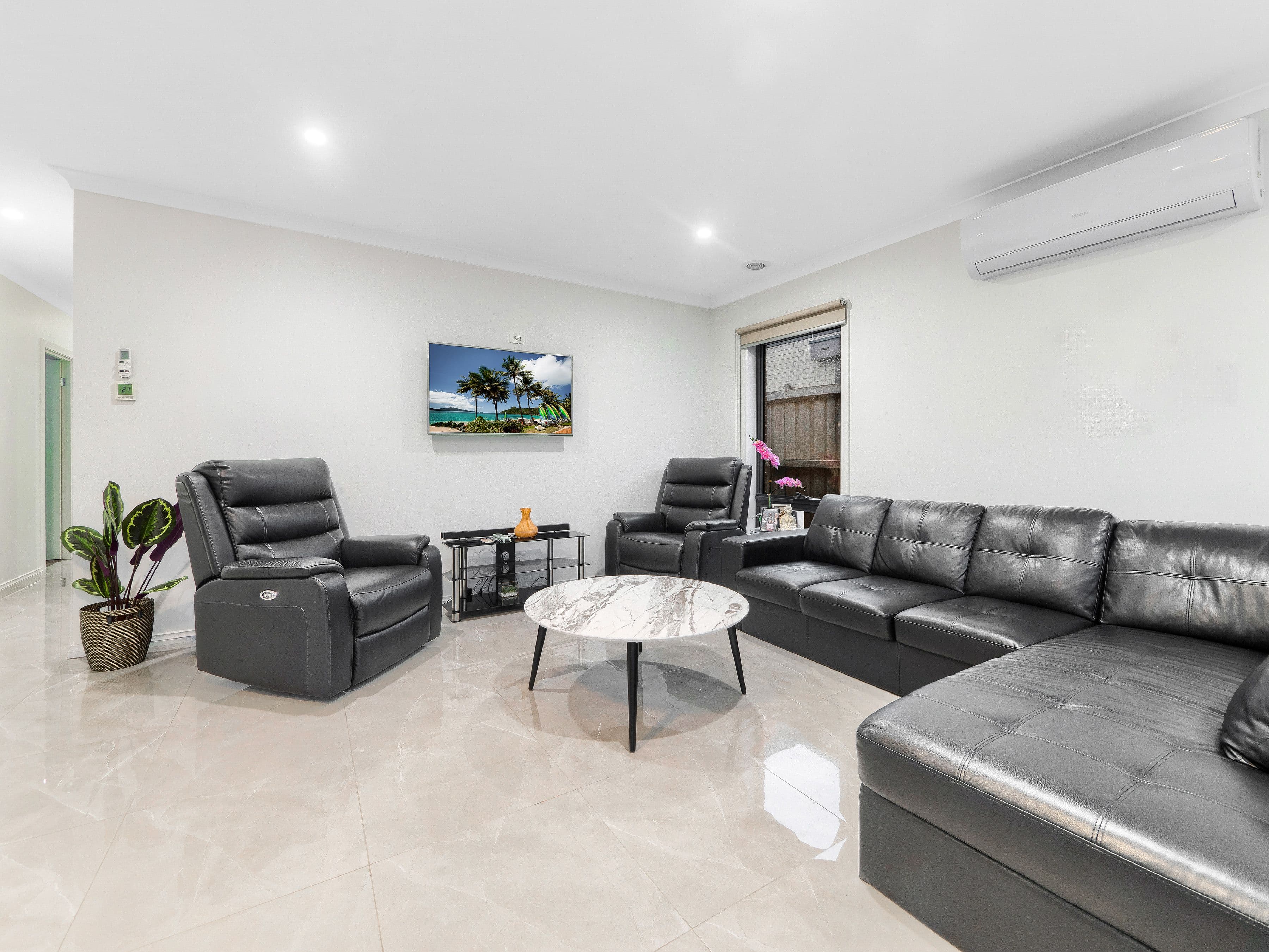 5 Madeira Drive, Clyde North VIC 3978, Clyde North - Thumbnail 4