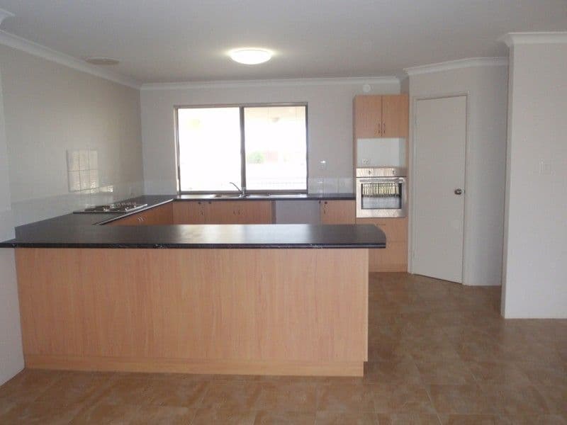 34 Casuarina Crescent, JURIEN BAY WA 6516, Jurien Bay - Thumbnail 4