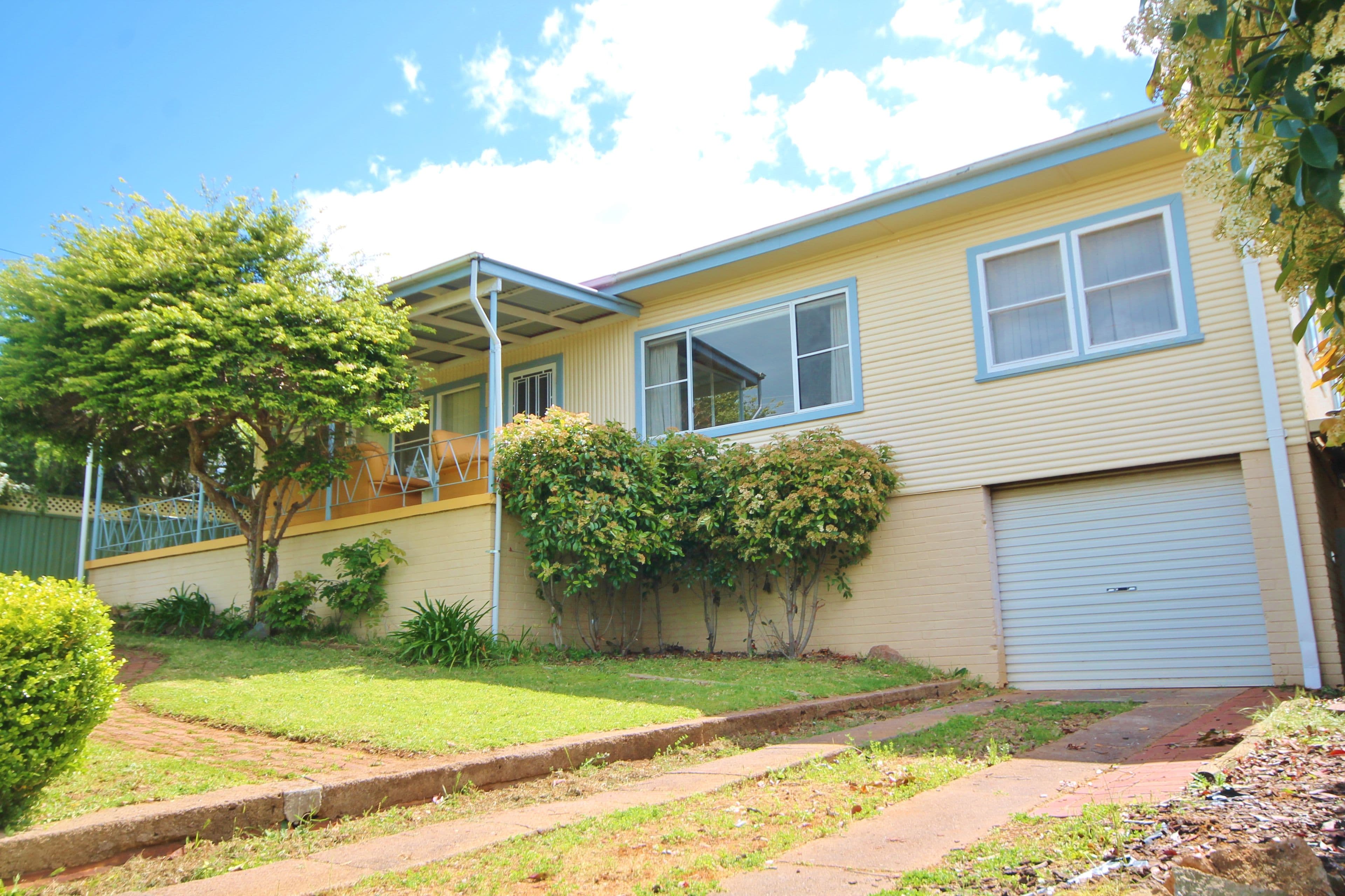 9 White Street, Young - Image 1
