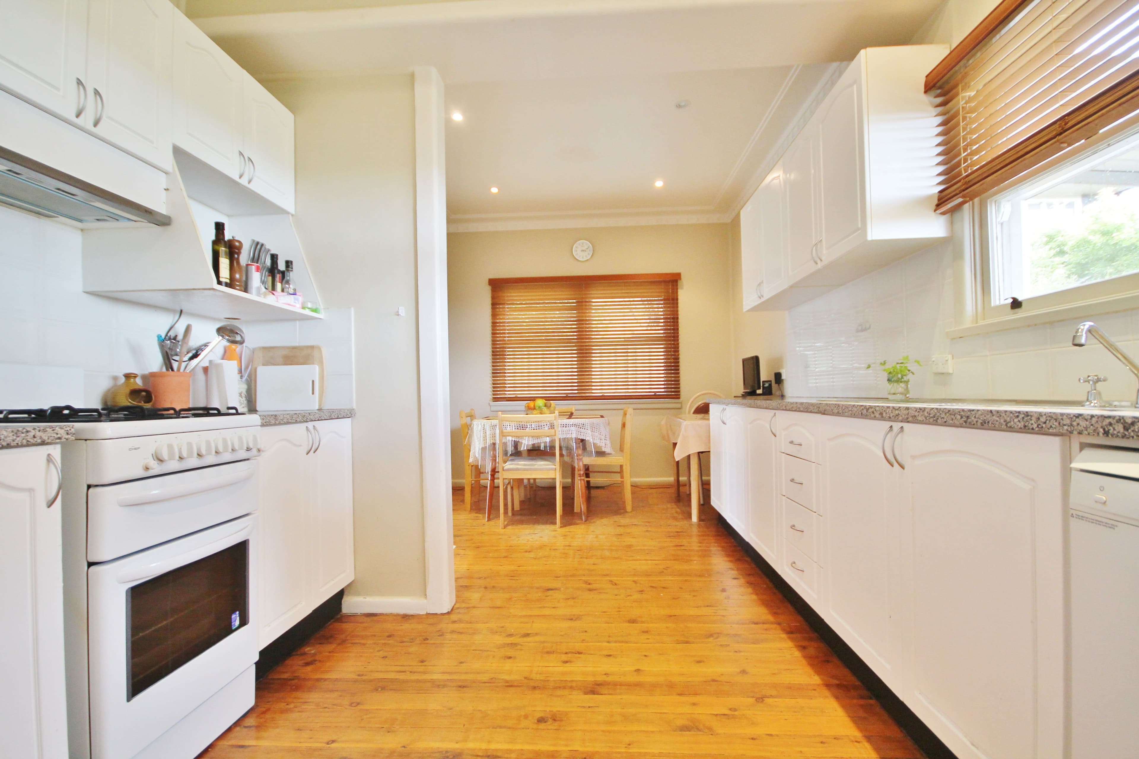 9 White Street, Young - Thumbnail 4