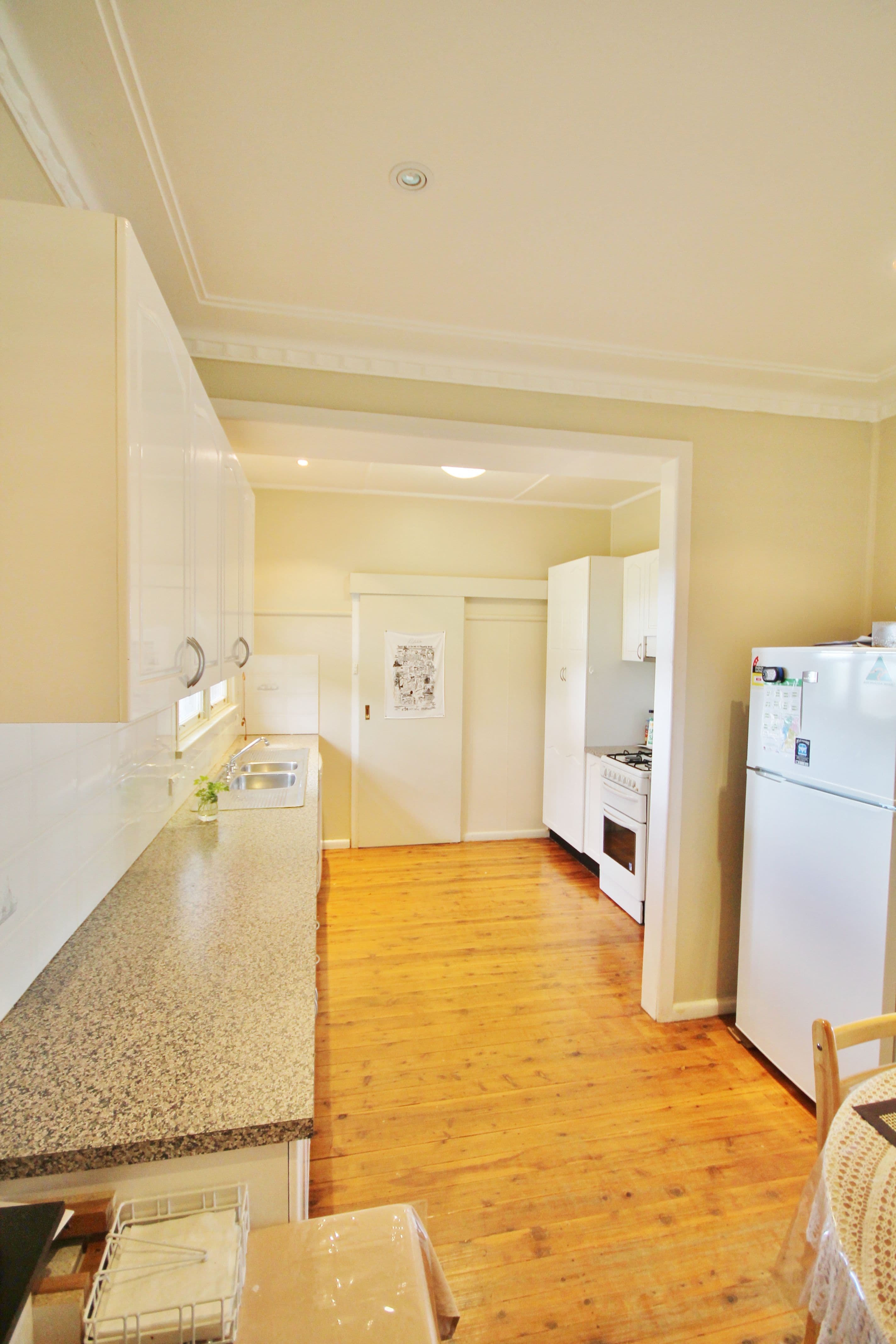 9 White Street, Young - Thumbnail 5