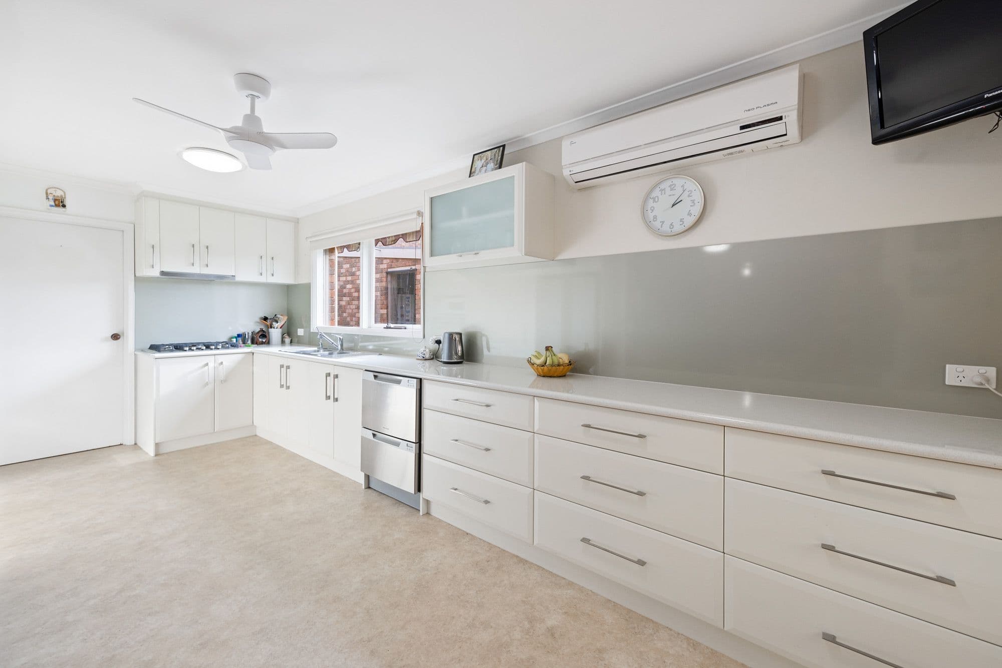 6 Dewan Avenue, Werribee VIC 3030, Werribee - Thumbnail 8