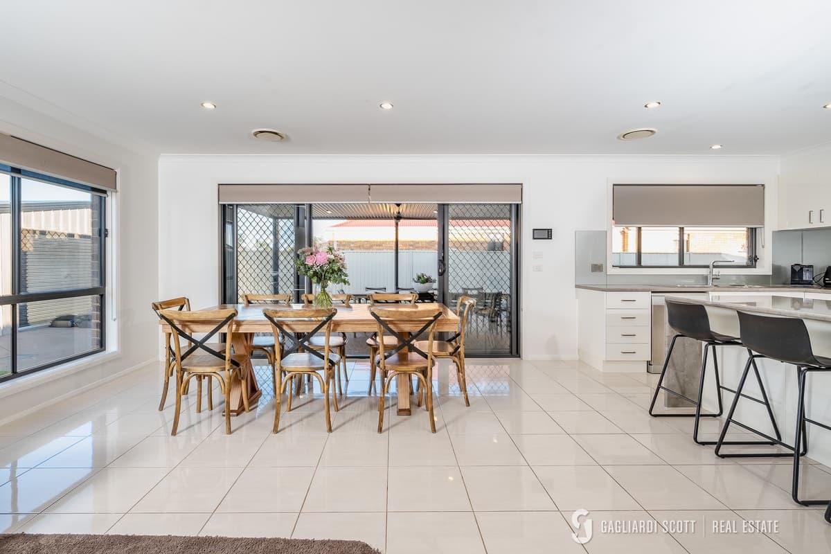 8 Hillsborough Avenue, Shepparton, Shepparton - Thumbnail 5