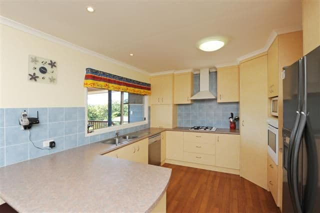 3 Goshawk Street, NEW AUCKLAND QLD 4680, New Auckland - Thumbnail 2