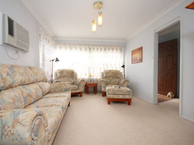 8 Lurnea Avenue, GEORGES HALL NSW 2198, Georges Hall - Thumbnail 2