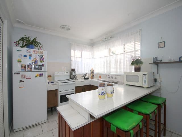8 Lurnea Avenue, GEORGES HALL NSW 2198, Georges Hall - Thumbnail 3