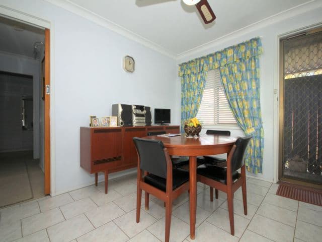 8 Lurnea Avenue, GEORGES HALL NSW 2198, Georges Hall - Thumbnail 4
