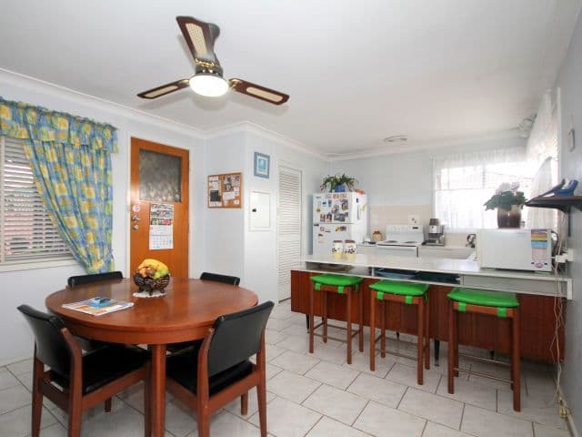 8 Lurnea Avenue, GEORGES HALL NSW 2198, Georges Hall - Thumbnail 5