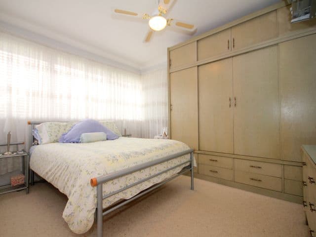 8 Lurnea Avenue, GEORGES HALL NSW 2198, Georges Hall - Thumbnail 6