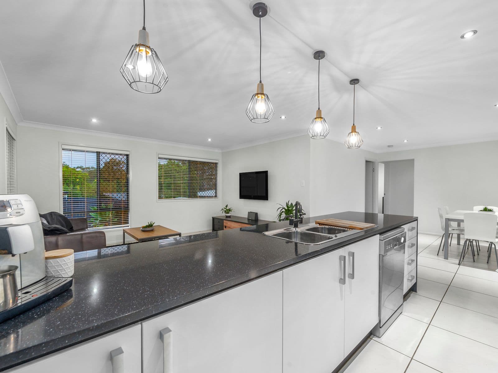6 Elle Court, Cashmere QLD 4500, Cashmere - Thumbnail 6