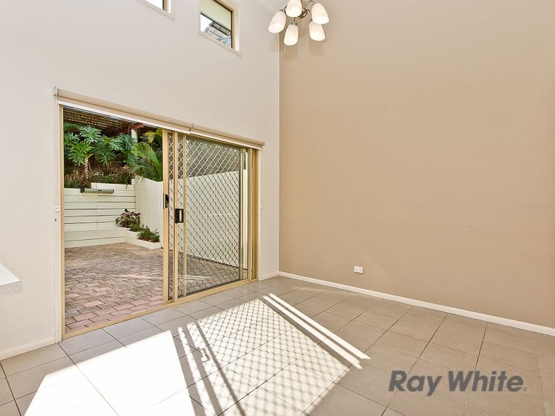 9 Chester Street, HIGHGATE HILL QLD 4101, Highgate Hill - Thumbnail 8
