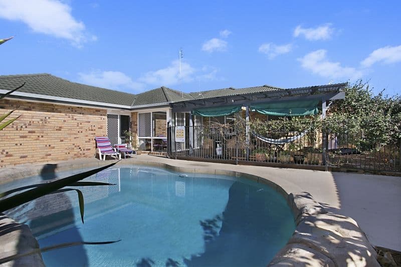117 Honeyeater Drive, BURLEIGH WATERS QLD 4220, Burleigh Waters - Thumbnail 2