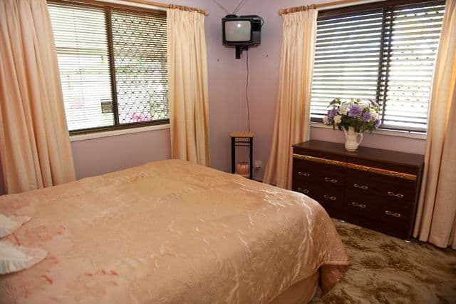 19 Harris Street, BEACONSFIELD QLD 4740, Beaconsfield - Thumbnail 4