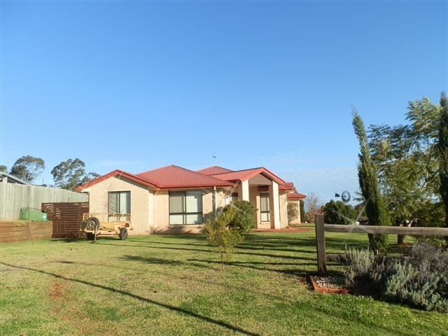 14 Ridgewood Drive, KEARNEYS SPRING QLD 4350, Kearneys Spring - Thumbnail 3