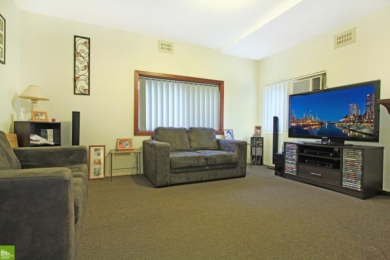 210 Gladstone Avenue, MOUNT SAINT THOMAS NSW 2500, Mount Saint Thomas - Thumbnail 3
