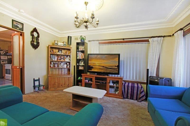 210 Gladstone Avenue, MOUNT SAINT THOMAS NSW 2500, Mount Saint Thomas - Thumbnail 7
