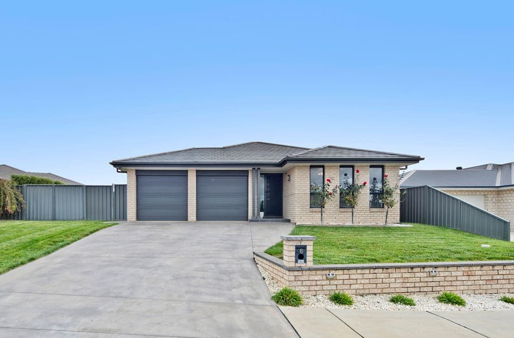 6 Baxter Place, Goulburn - Image 1