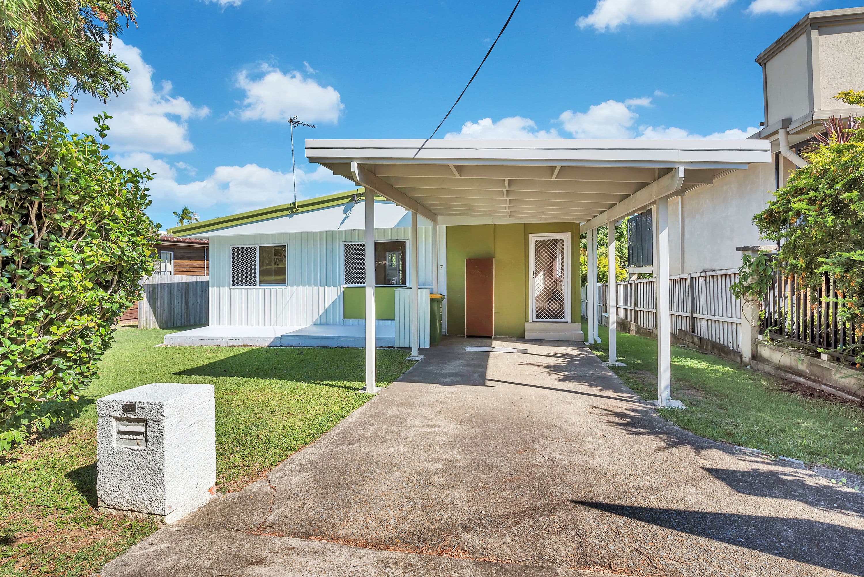 27 Eileen Avenue, Southport QLD 4215, Southport - Image 1