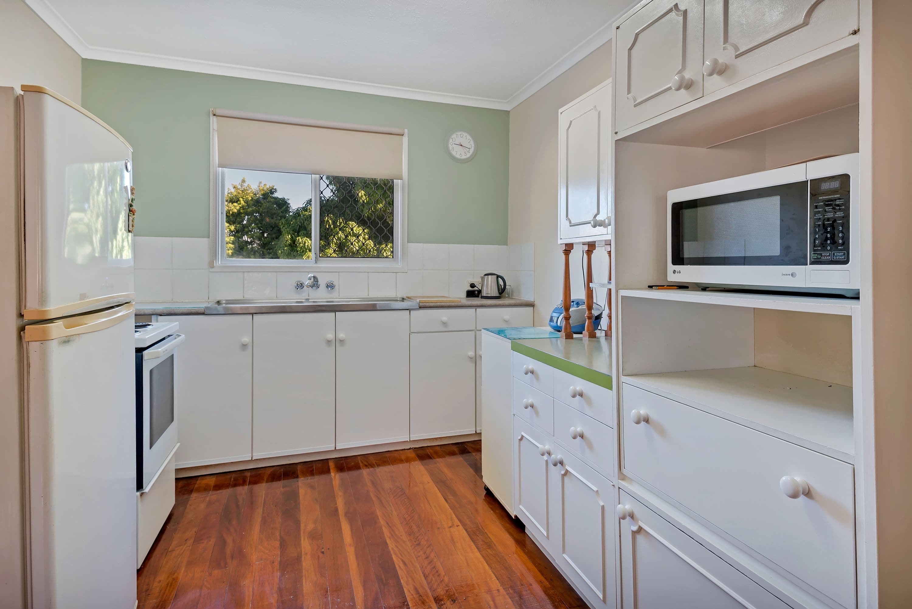 27 Eileen Avenue, Southport QLD 4215, Southport - Thumbnail 7