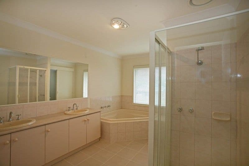 12 Wanderer Court, BERWICK VIC 3806, Berwick - Thumbnail 5