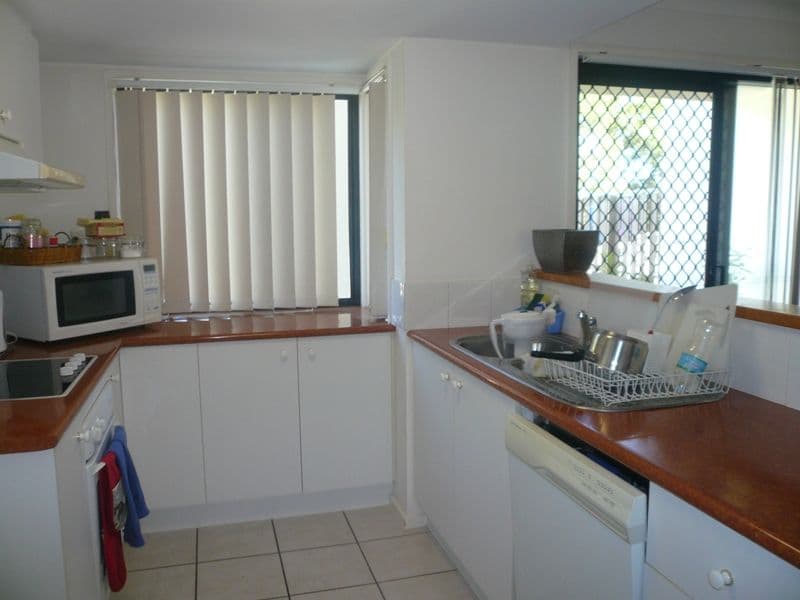 1 Gentian Drive, ARUNDEL QLD 4214, Arundel - Thumbnail 2