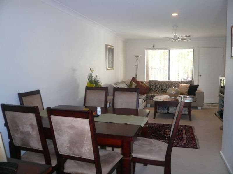 1 Gentian Drive, ARUNDEL QLD 4214, Arundel - Thumbnail 3